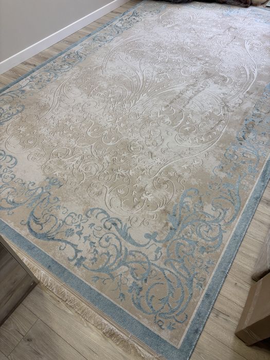 Продается ковер 4.1 на 2.4 м