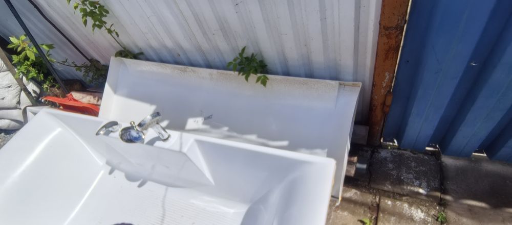 Продам ванну с экраном