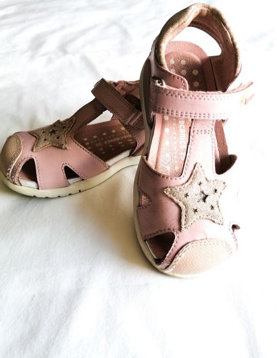 Продавам използвани детски обувки от 18 до 27 размер.