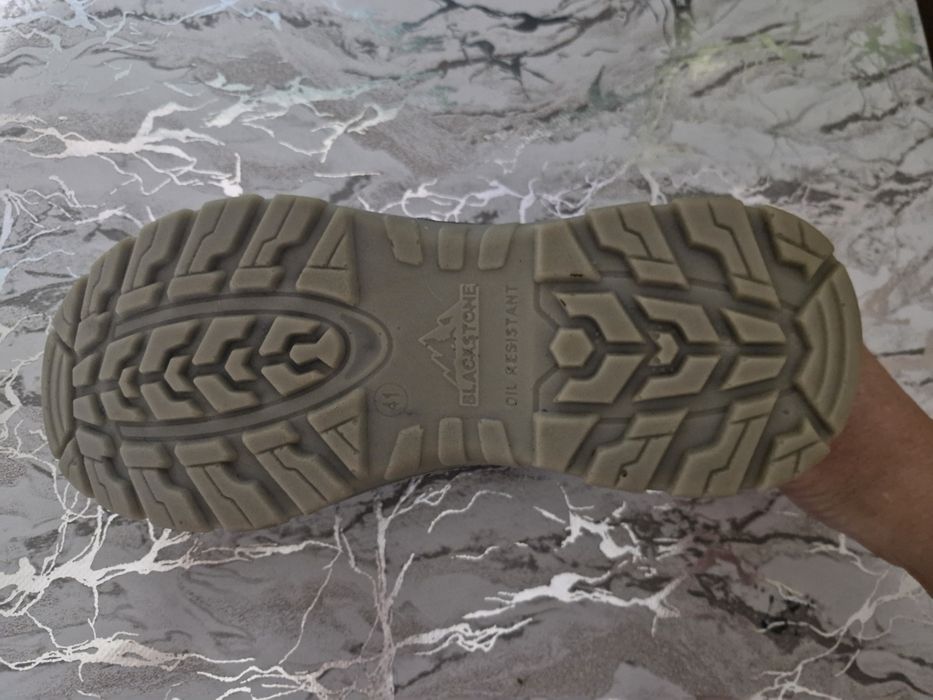 Прочные  ботинки