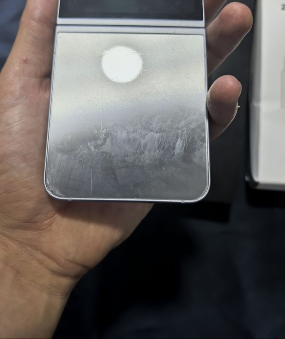 Samsung Galaxy z flip 6 95% capacitatea bateriei