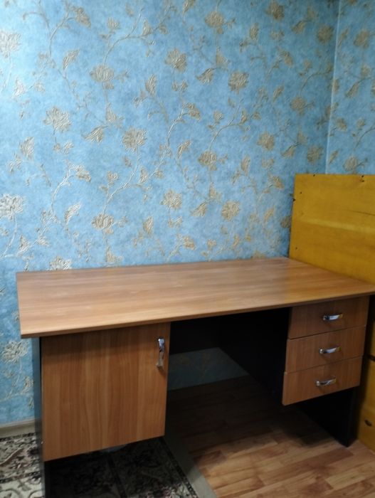 Письменный стол сатылады. Бағасы 40 000 тг.