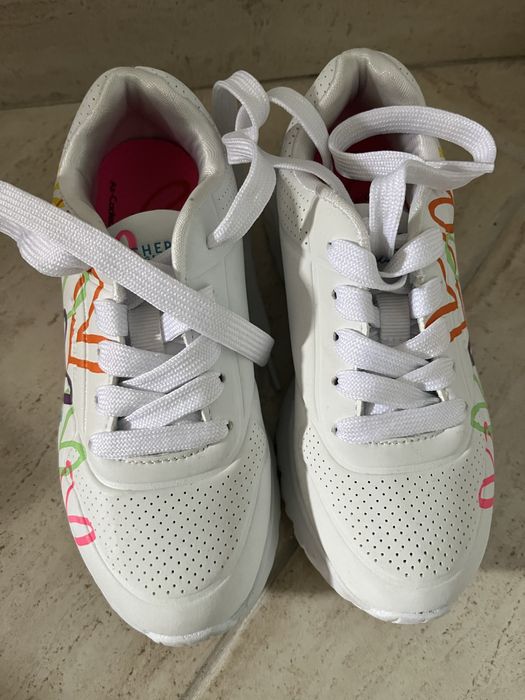 Sketchers numarul 27