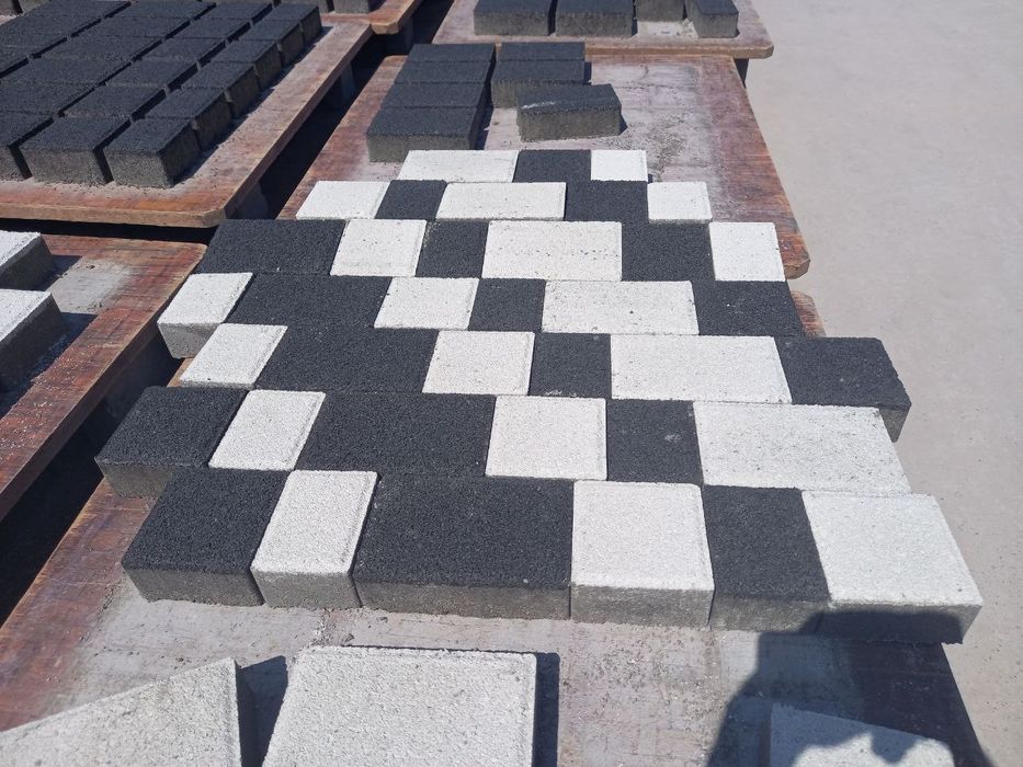 Газон решётка и пресс брусчатка