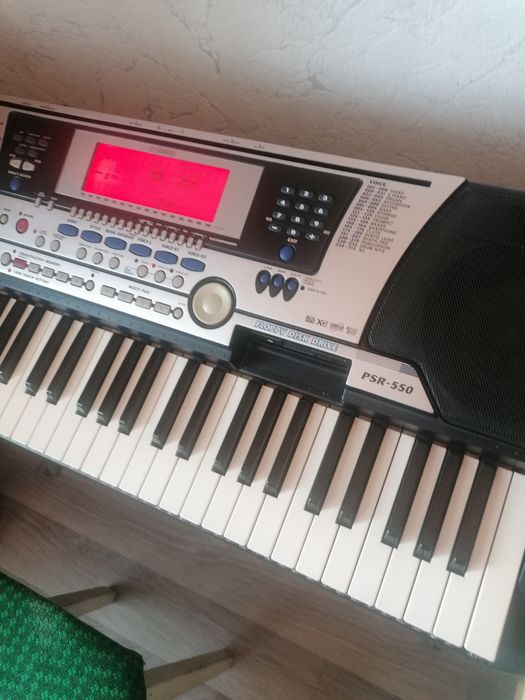 Продам синтизатор Psr-550