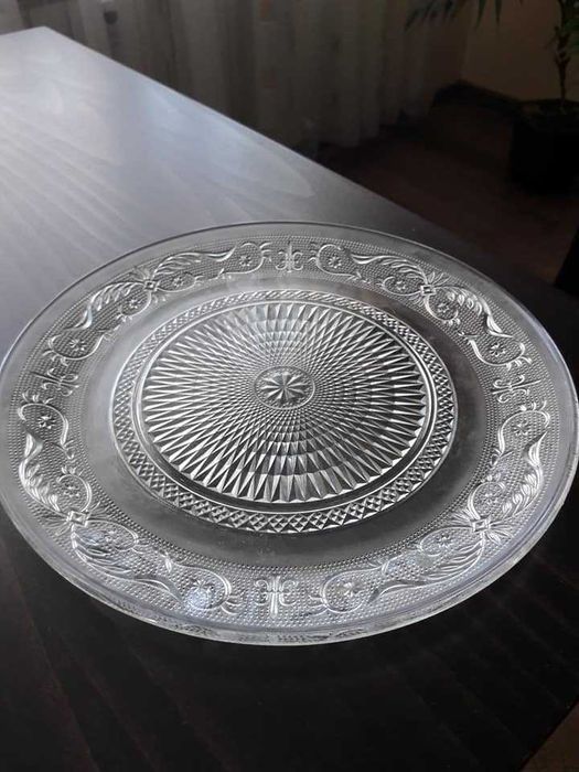 Продавам стъклени чаши, подноси и купи