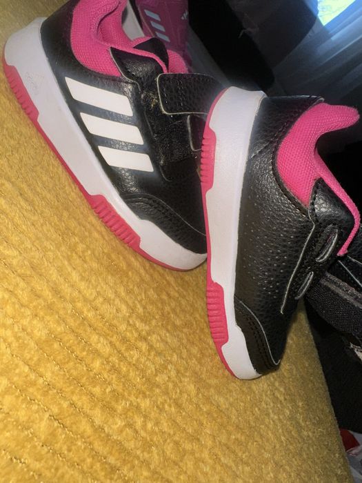 Адидас кожени 23 1/2  другите са подарък