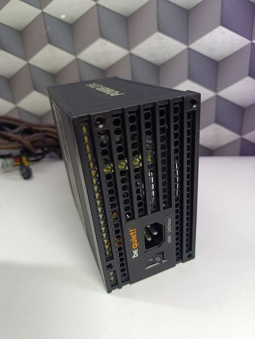 Sursa modulara  profesionala be quiet  silent pro gold 700w