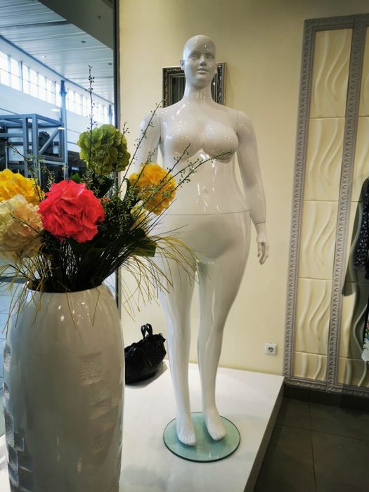 Обзавеждане на магазин манекени