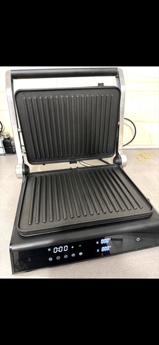 Vand 2 aparate de cafea+ un gratar electric toate la 600lei !!!