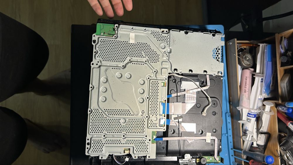 Vand piese ps4 slim !!