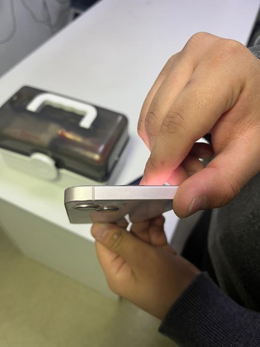 iPhone 13.