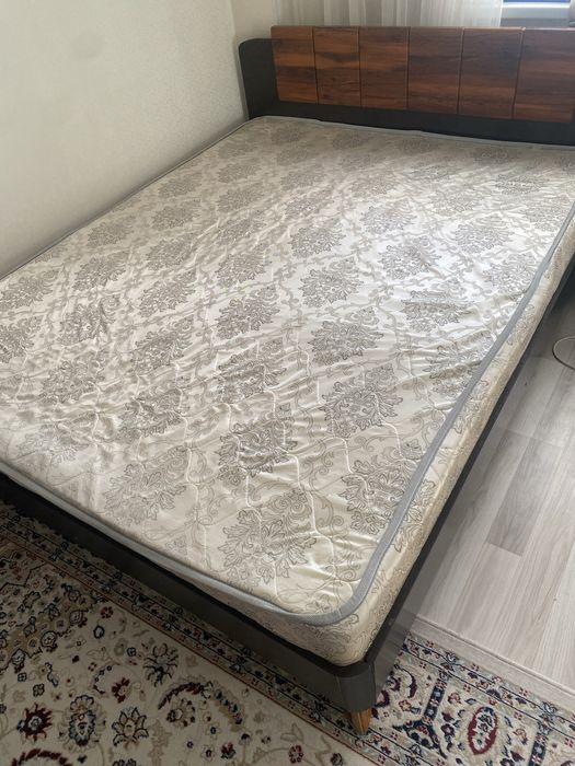 Диван матрасымен сатылады.