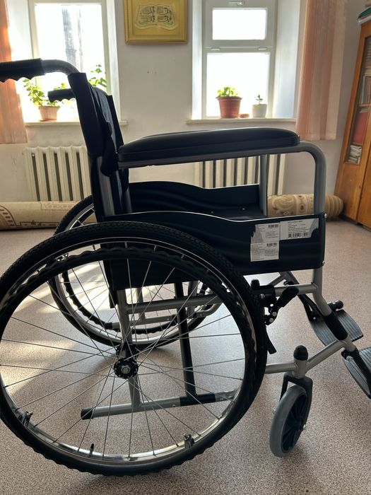 Кресло-коляска инвалидное в отличном состоянии