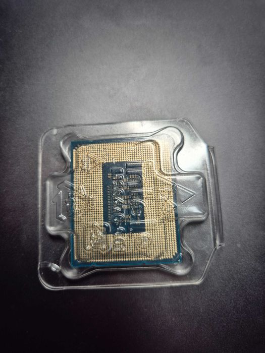Processor i3-12100f+cooler original Intel