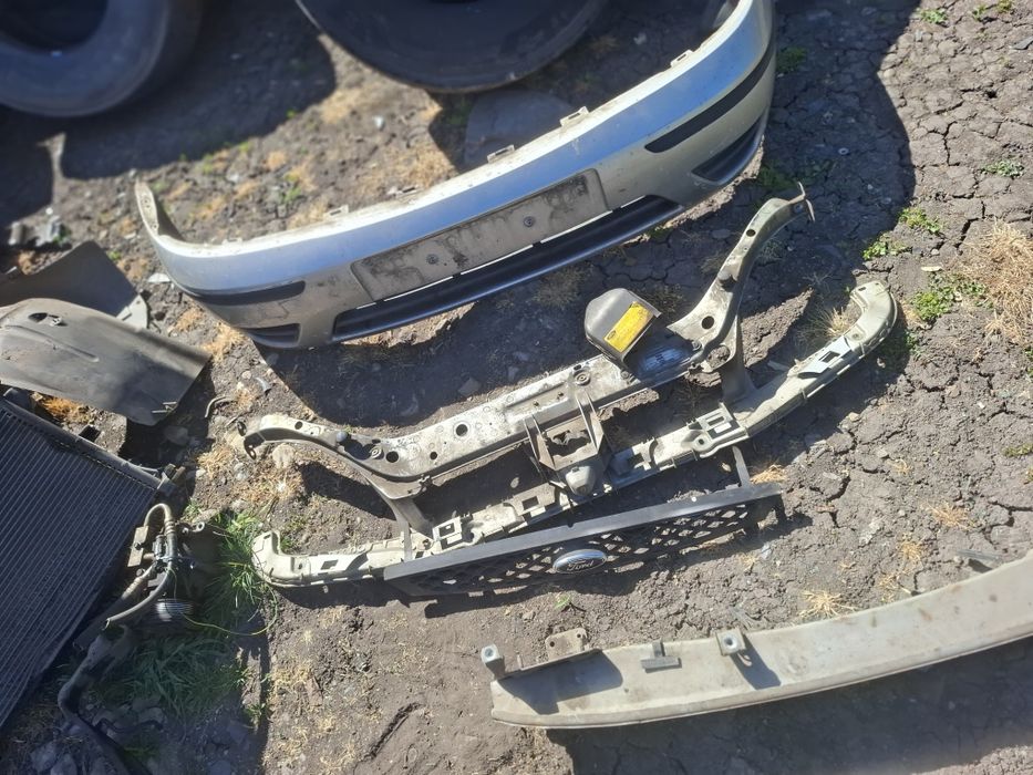 Vand  capota radiatoare faruri st dr grila fata ford focus 1 mot 1.8 diesel