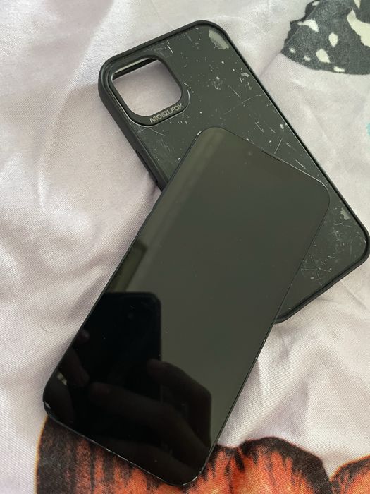 Vand urgent iphone 13 stare ca nou !