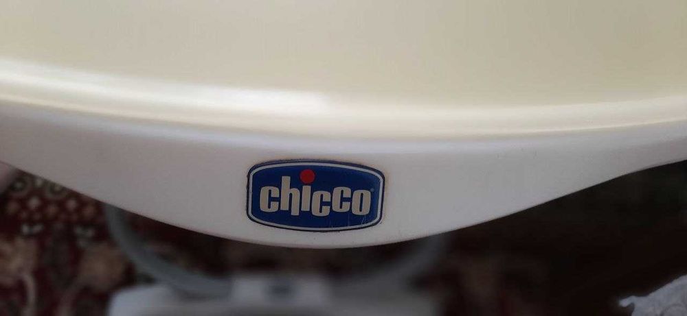 Продается детский стульчик для кормления ЧИККО