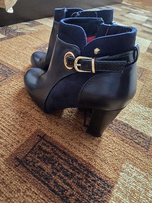 Обувки на висок ток