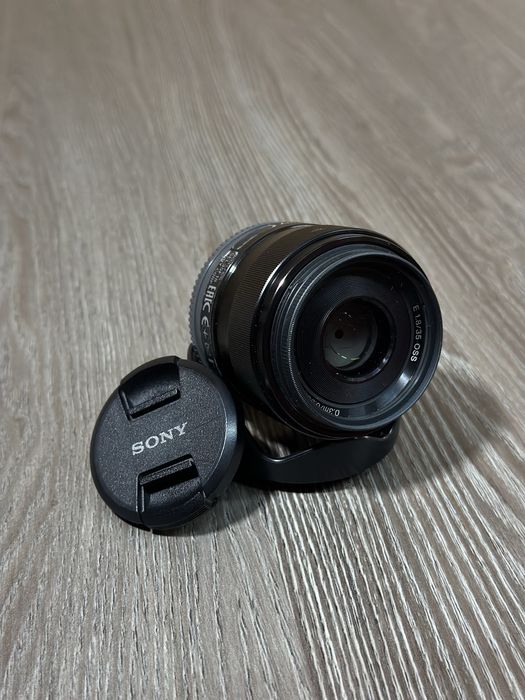 Объектив: Sony E 35mm f/1.8 OSS