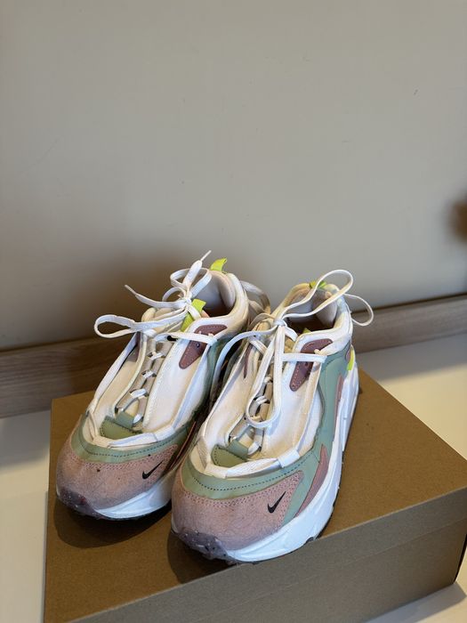 Маратонки Nike.
