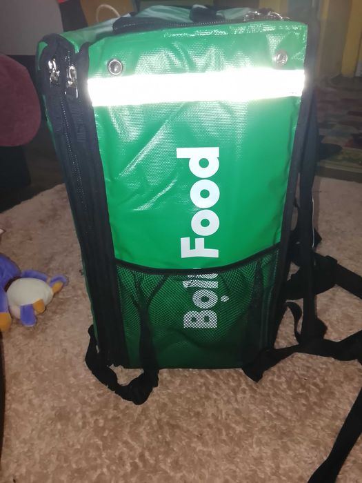 Vând.  Geanta bolt food curier prețul este 120