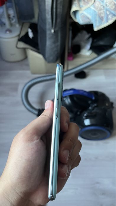 Продам смартфон самаунг с20FE samsung S20FE
