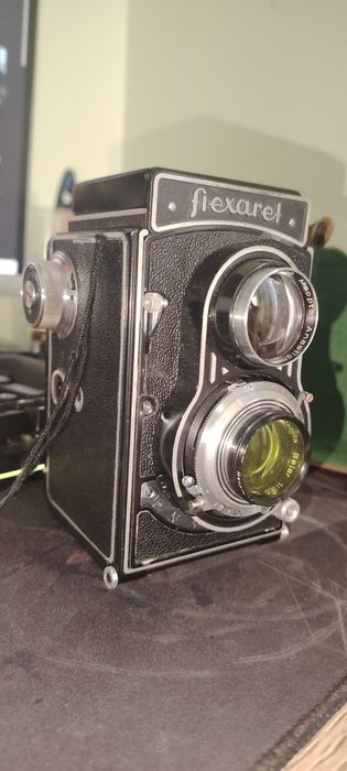 Средноформатна камера Flexaret IVa
Върви с адаптер за 35мм филм, калъф
