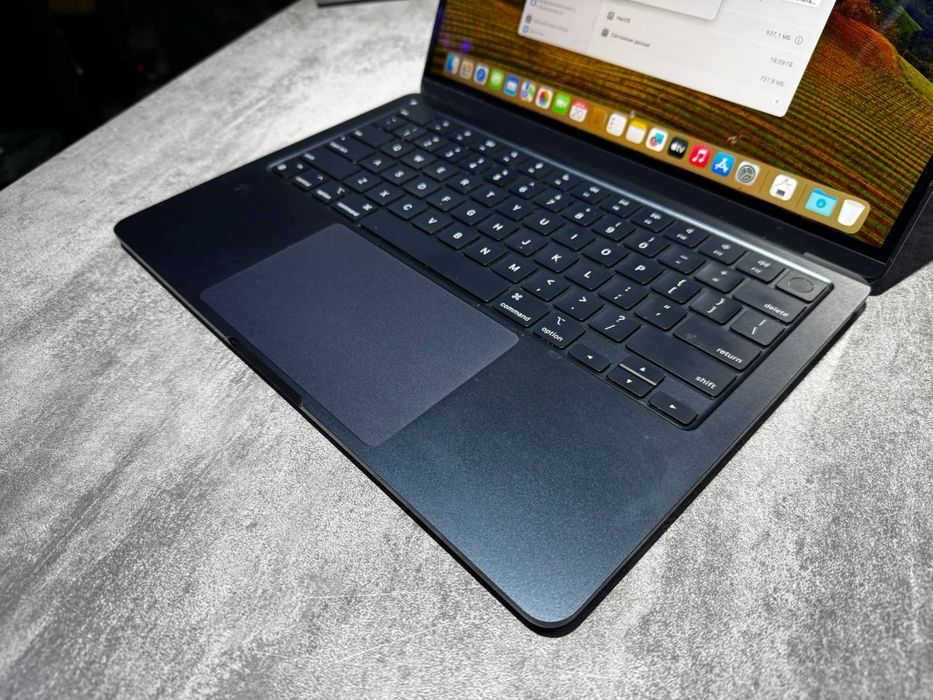 Macbook Air m2 8/256gb 90% 220 цикл