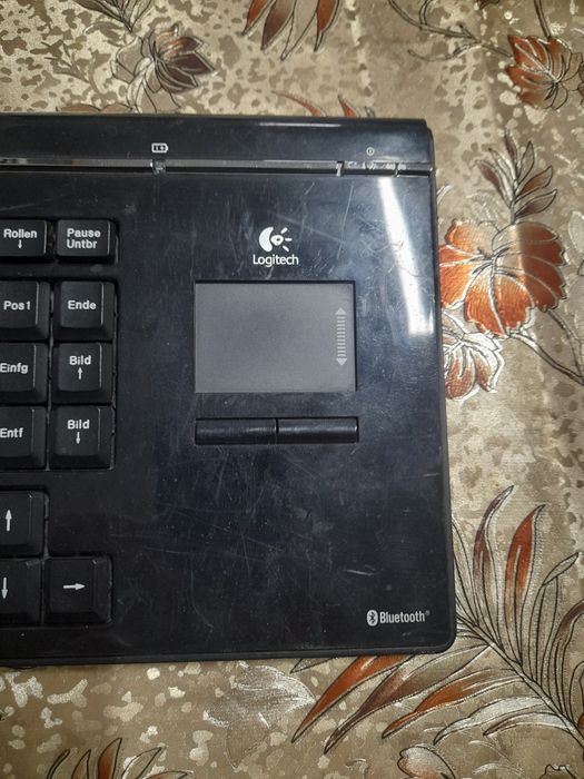 Tastatura logitec cu bluetooth