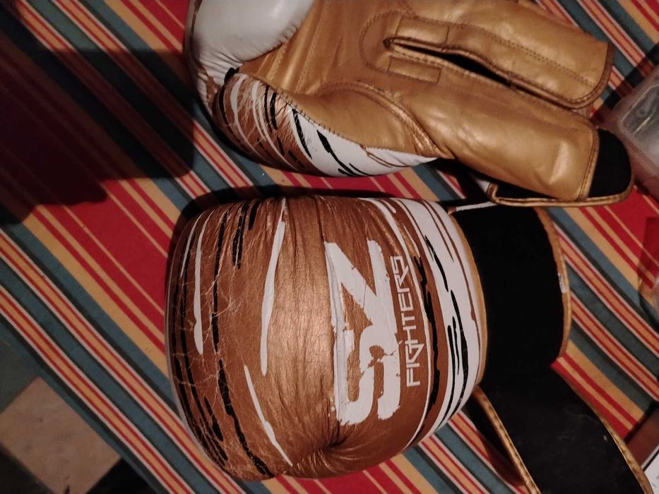 Боксови ръкавици