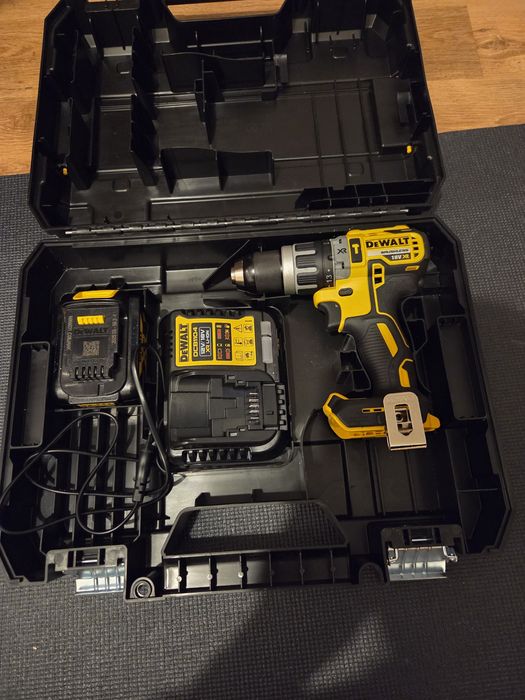 Bormasina Dewalt DCD 796