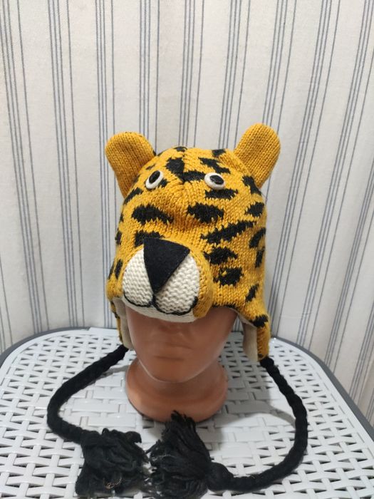 Căciulă din lână model tigru