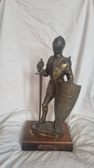 Голям метален рицар