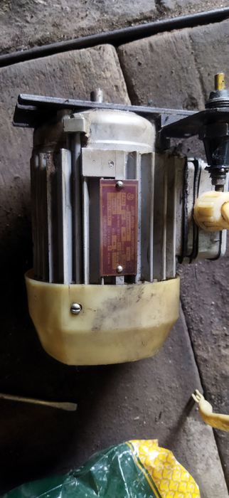 Продам электродвигатель