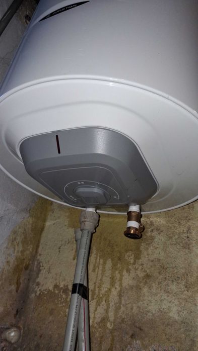 80 литров бойлер Ariston.