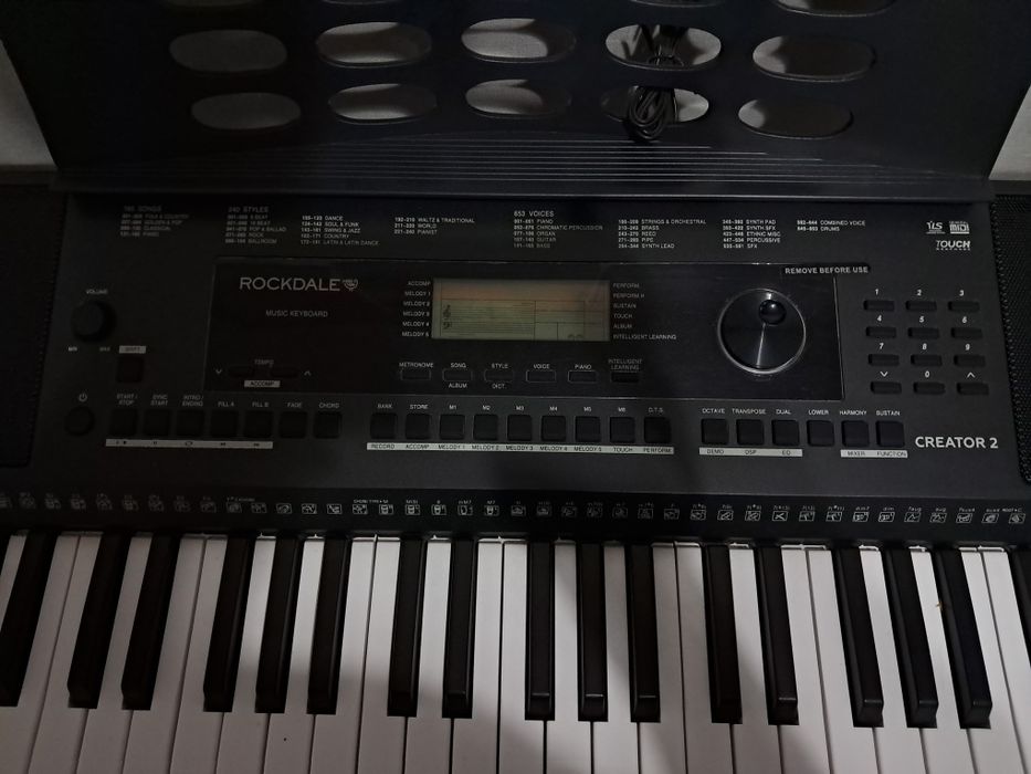 Продам синтезатор