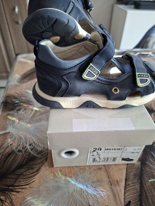 Детски маратонки, сандали и екипи