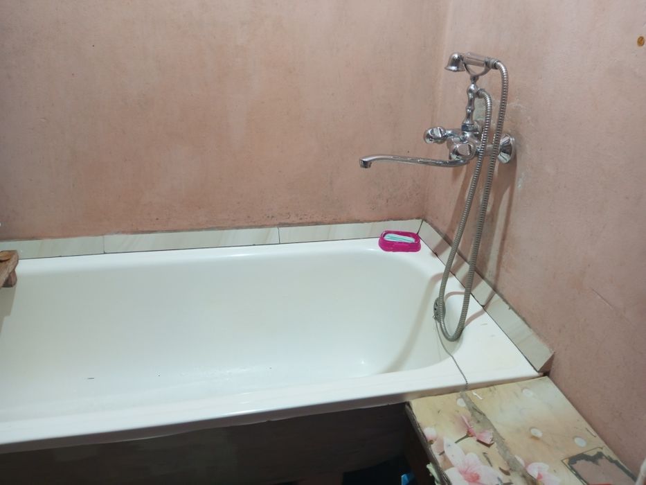 Uy sotiladi 1 xona 2 xona qilingan srochno