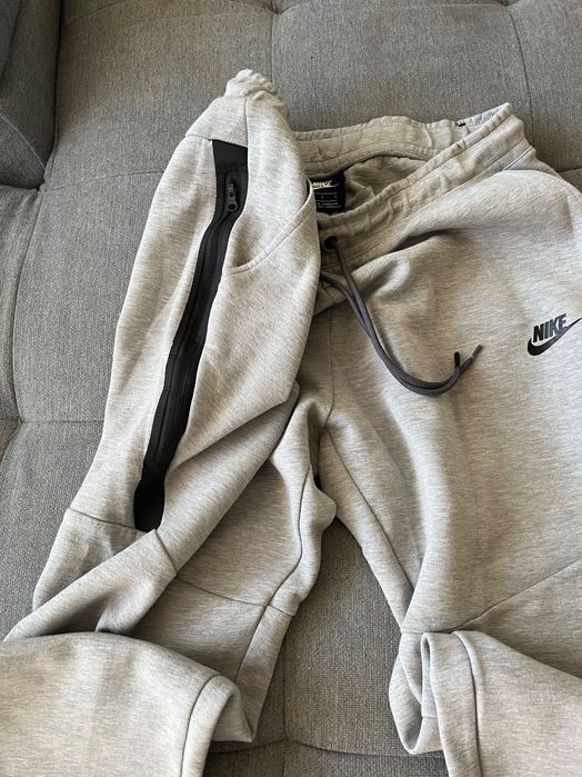 Оригинално долнище Nike tech fleece