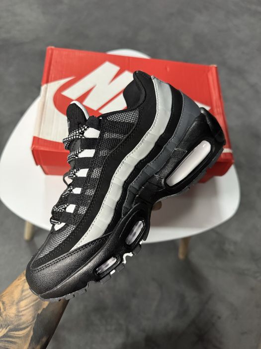 Nike Air Max 95 Essential Black & Smoke Grey