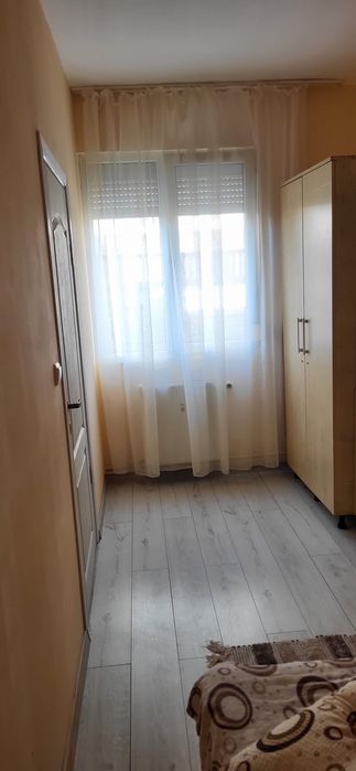 Inchiriez apartament Uta la parter