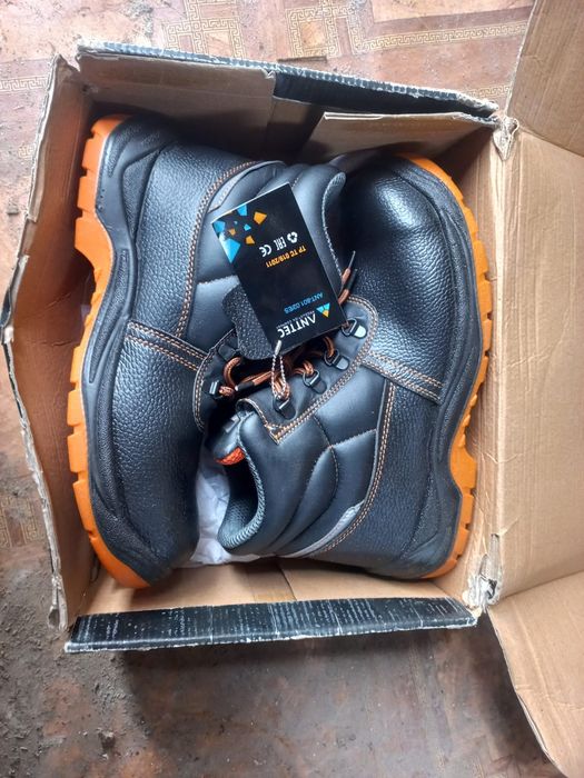 Продаются ботинки