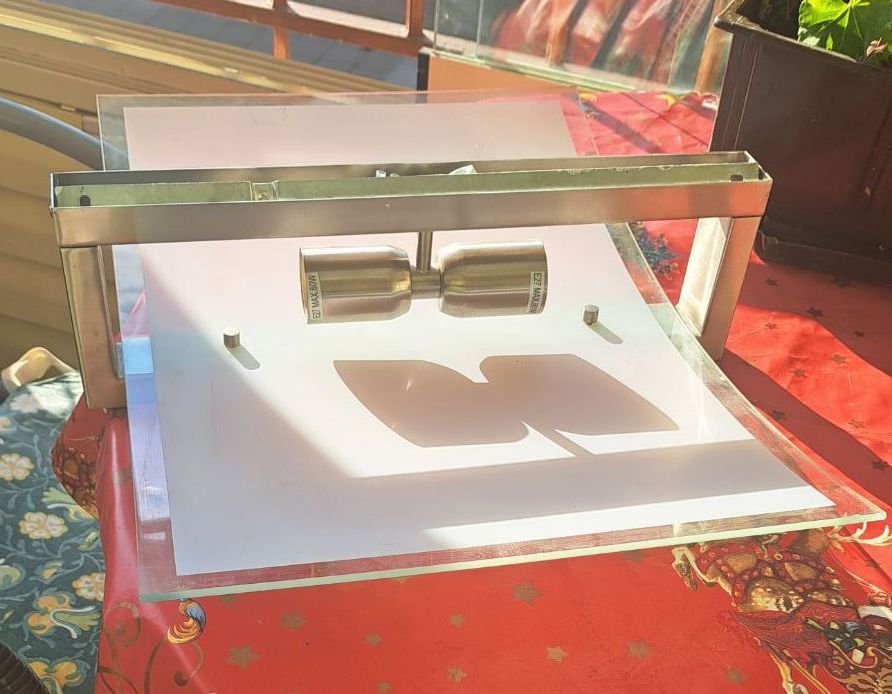 Полилей за стена или таван.