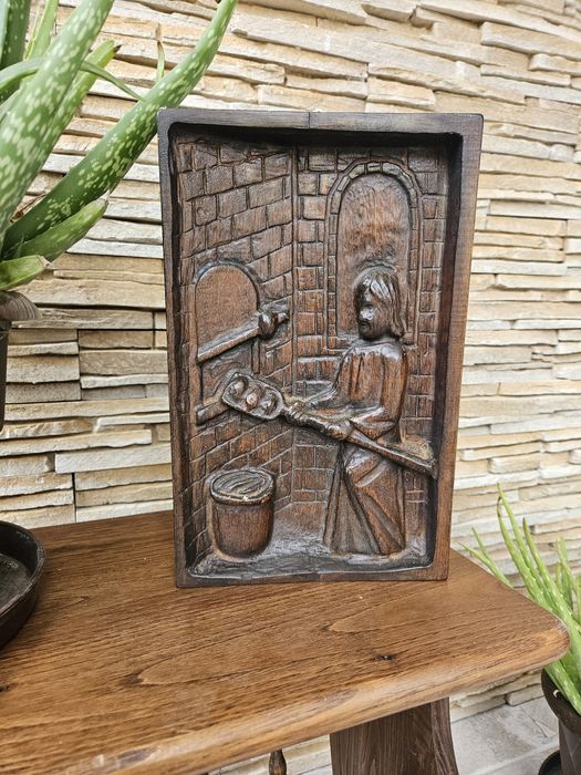 Дърворезби и медни пана