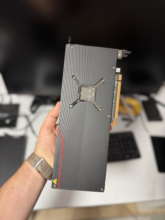 Placa video AMD RADEON RX 5700 XT  8GB Reference | Cutie