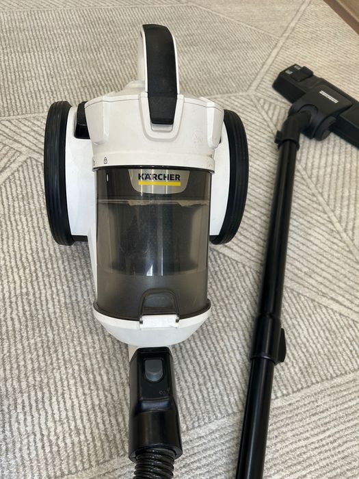 Пылесос почти новый Karcher