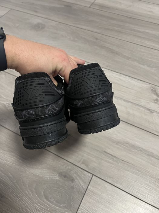 Adidasi LV Trainers