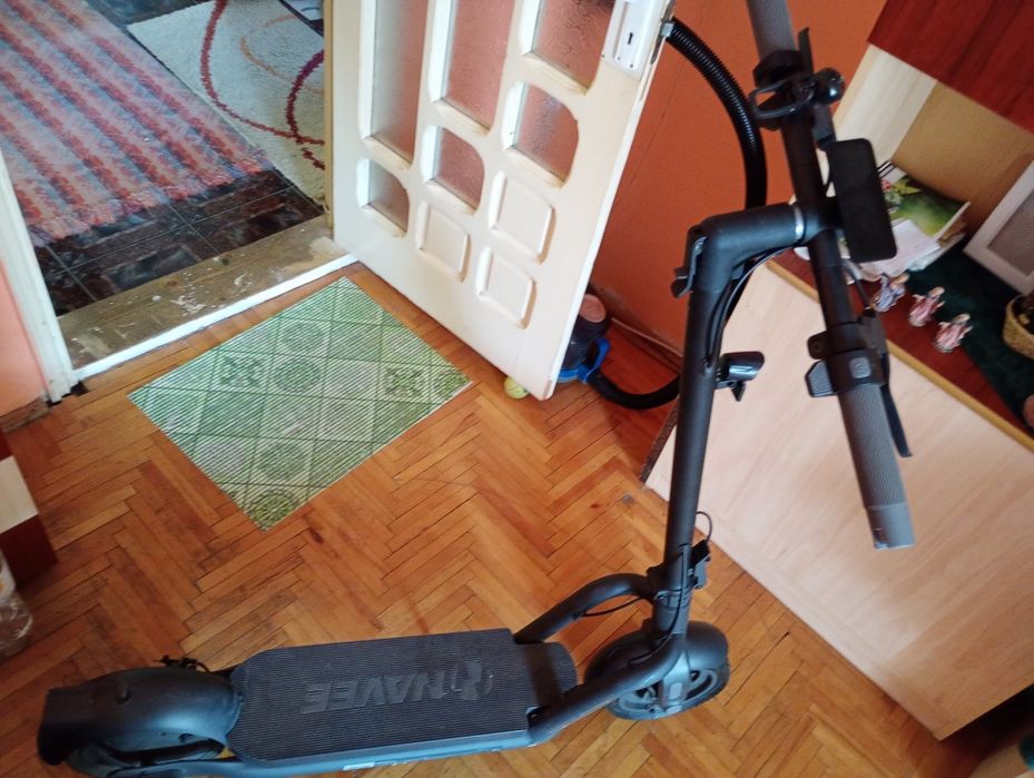 Vând trotineta navee i65 pentru piese specific este defectă !!!