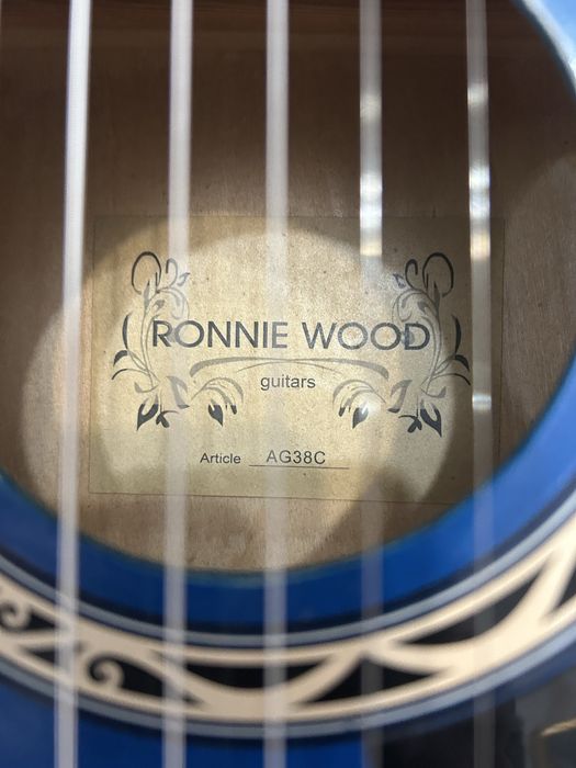 Акустическая гитара